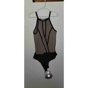 Charlotte Russe Women Beige Black Front Keyhole Contrast Trim Bodysuit Top Sz XS